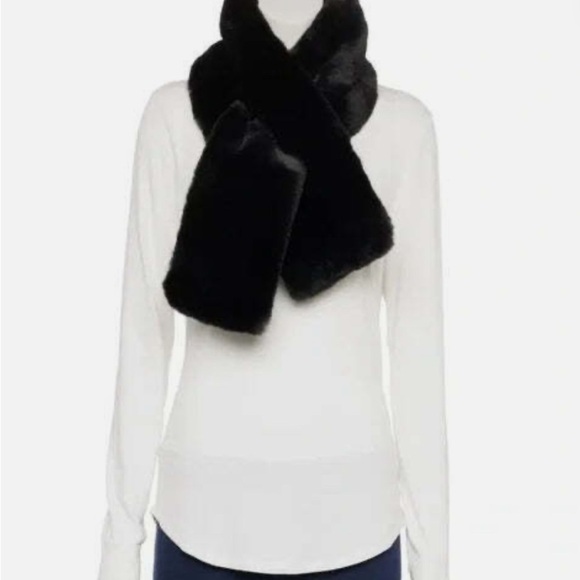 LC Lauren Conrad Accessories - LAUREN CONRAD Elegant Black Faux Fur Scarf